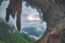 Vách đá trắng điểm check-in độc lạ trên cung đường xuyên mây ở Hà Giang