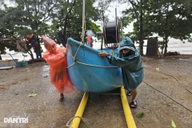 Kajiki mạnh ngang Yagi, miền Trung mưa gió trắng trời trước giờ bão đổ bộ