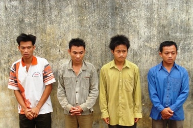 Tạm giam 4 bị can hành hung công an xã