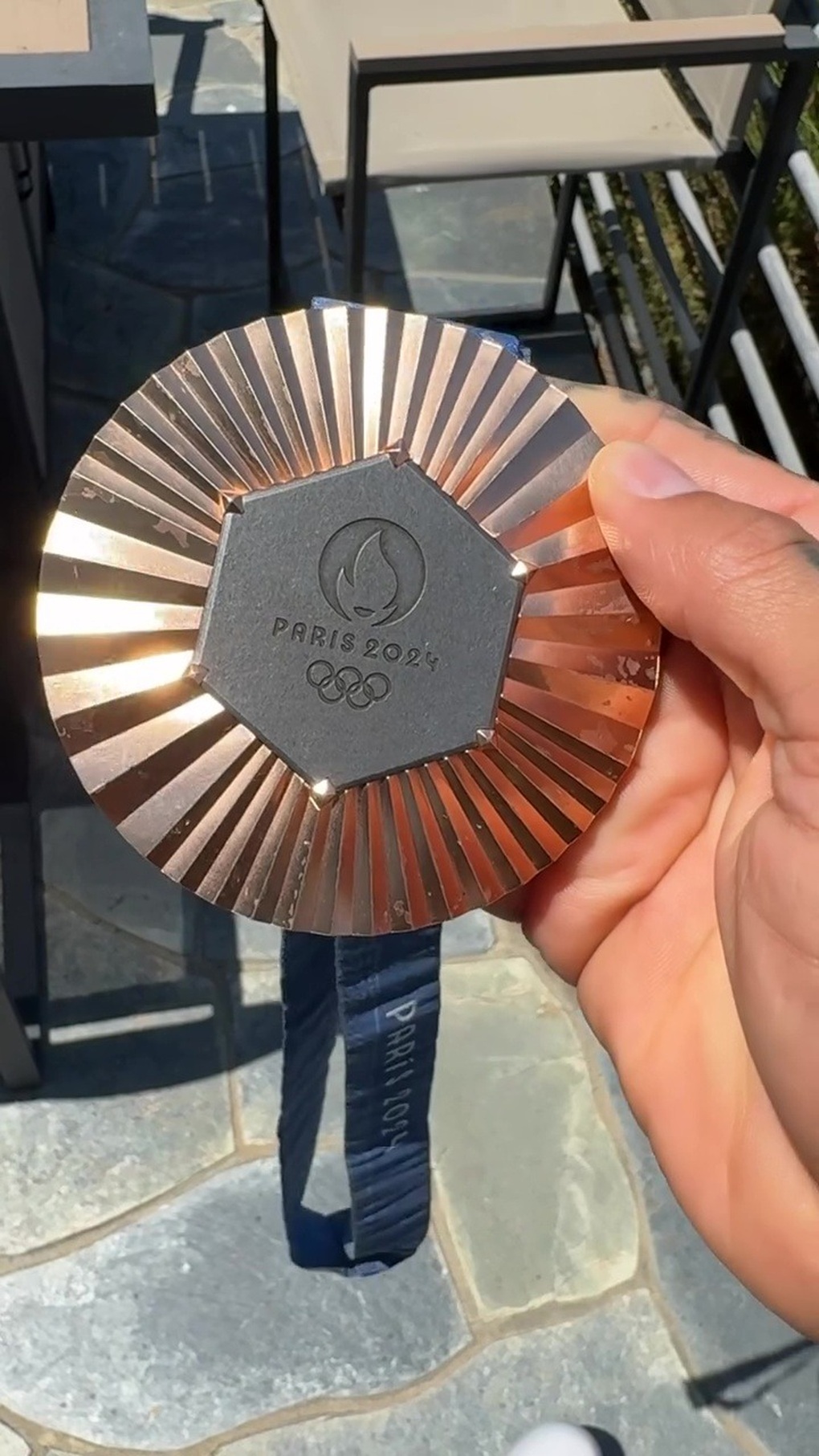 Nhiều vận động viên chê huy chương Olympic Paris như hàng phế liệu - 2 Nhiều vận động viên chê huy chương Olympic Paris như hàng phế liệu - 2