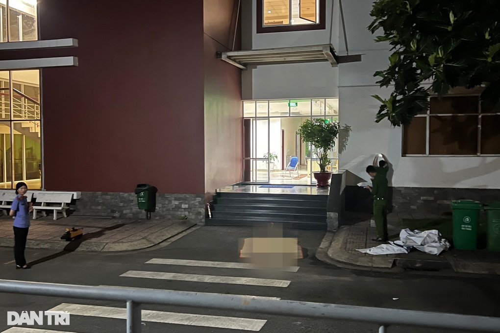 Nam sinh rơi sân thượng tử vong ở Đại học Quốc gia TPHCM - 1 Nam sinh rơi sân thượng tử vong ở Đại học Quốc gia TPHCM - 1