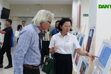 Trao giải cuộc thi ảnh "50 năm ngành điện miền Nam"