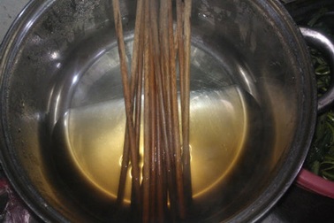 Nhiễm độc vì đũa sơn