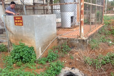 Dân "khiếp vía" vì hệ thống xử lý nước thải y tế “đắp chiếu” gần 10 năm