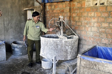 Đình chỉ 2 cơ sở sản xuất miến bẩn