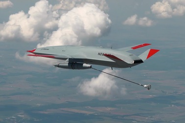 UAV Mỹ tiếp nhiên liệu cho máy bay chiến đấu