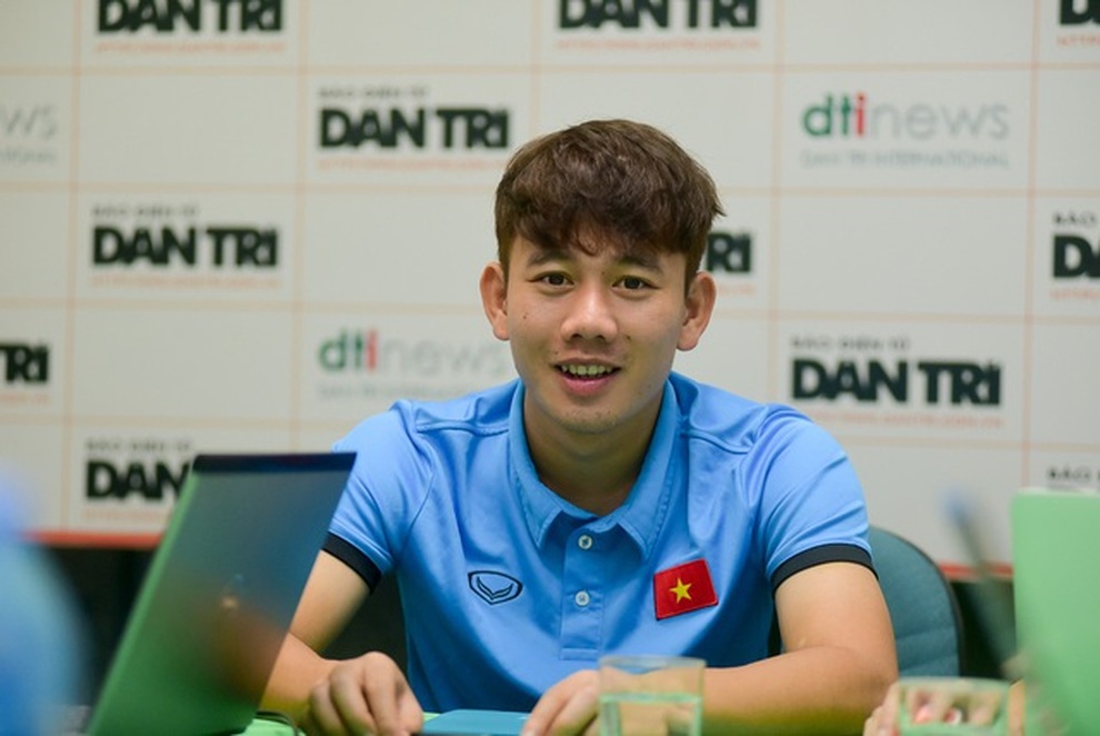 Khen tiền vệ Minh Vương đẹp trai, Ngọc Nữ vô tình để lộ anh đang ế - 3 Khen tiền vệ Minh Vương đẹp trai, Ngọc Nữ vô tình để lộ anh đang ế - 3