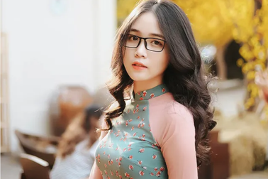 Ngắm “thiên thần đeo kính cận” vạn người mê