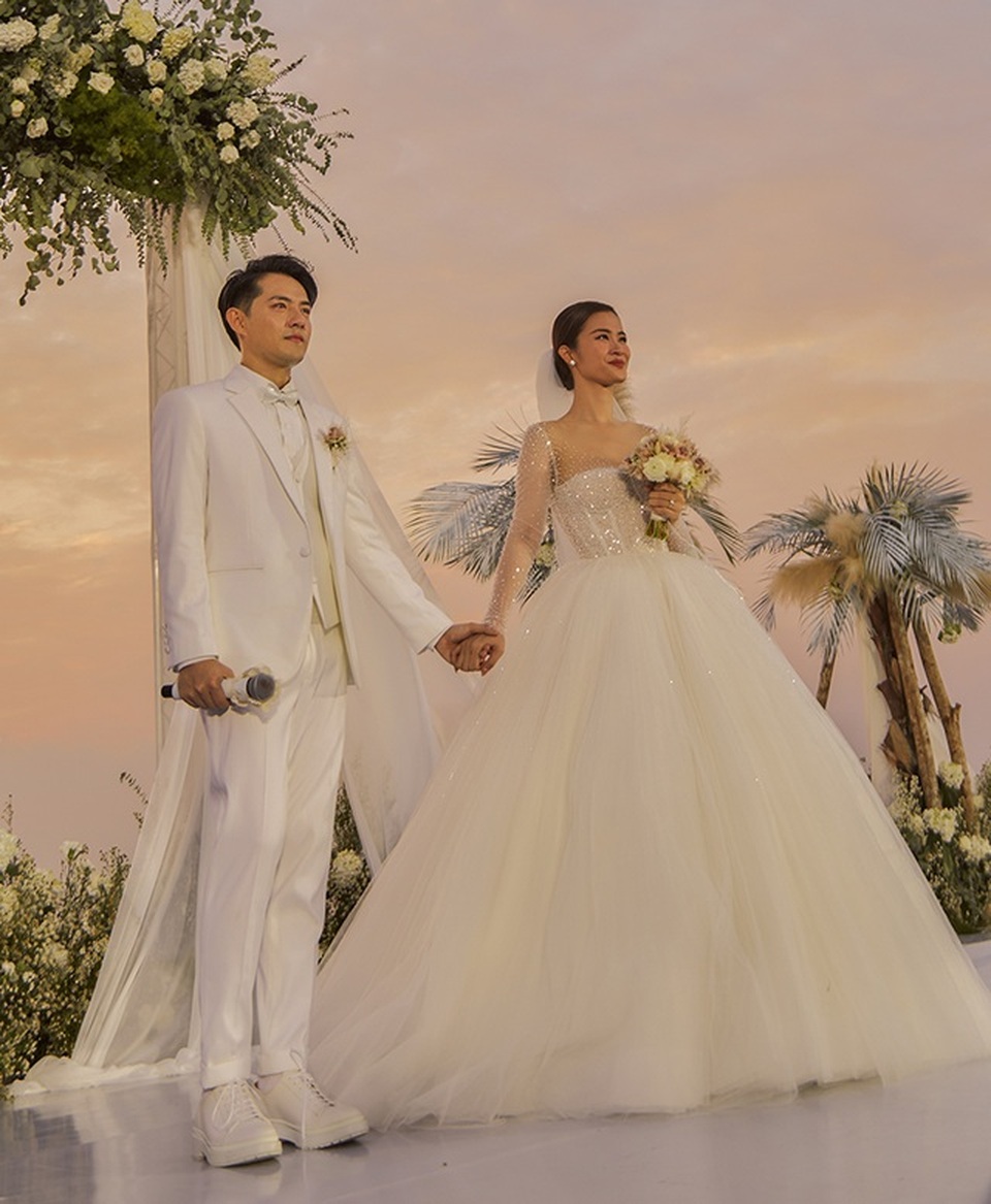 Top 3 đám cưới hào nhoáng nhất showbiz Việt năm 2019 - 8 Top 3 đám cưới hào nhoáng nhất showbiz Việt năm 2019 - 8
