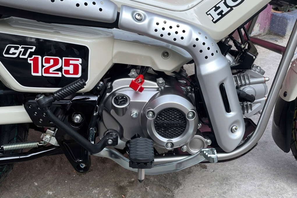 CT-125 chính hãng mở bán, xe tư nhân “hạ nhiệt” nhưng giá vẫn hơn 100 triệu - 2 CT-125 chính hãng mở bán, xe tư nhân “hạ nhiệt” nhưng giá vẫn hơn 100 triệu - 2