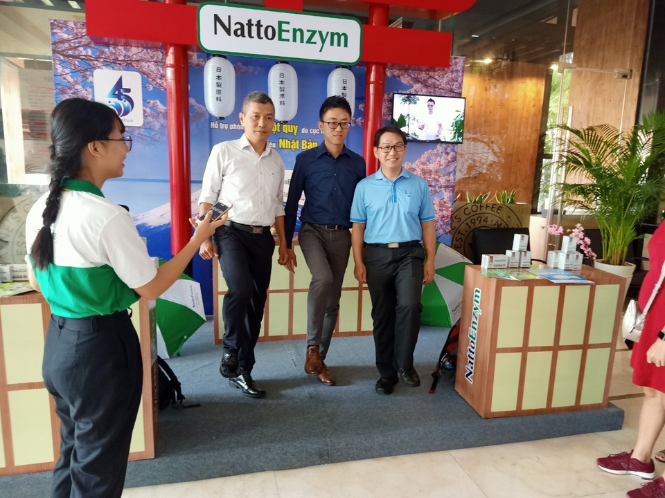 Hơn 1.000 dân văn phòng đứng một chân kiểm tra nguy cơ đột quỵ - 2 Hơn 1.000 dân văn phòng đứng một chân kiểm tra nguy cơ đột quỵ - 2