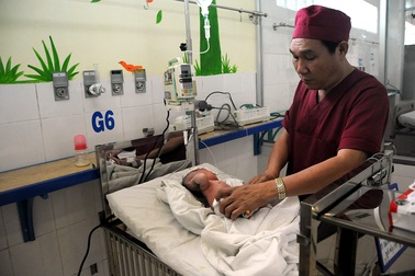 Bé 10 ngày tuổi phải cắt bỏ 2m ruột non vì hoại tử