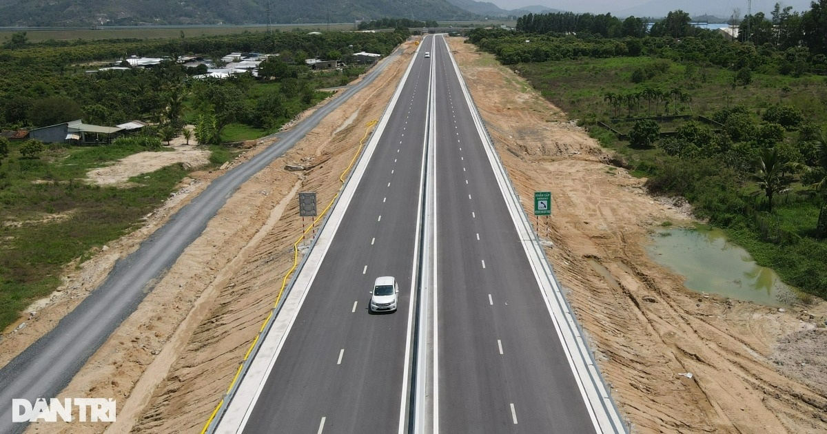 Cao tốc Nha Trang - Cam Lâm có vận tốc khai thác từ 60 đến 80km/h (Ảnh: Trung Thi).