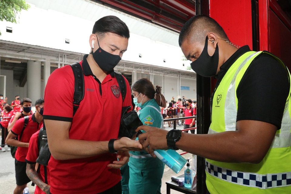 Trừ Văn Lâm, HLV Muangthong United chê bai các ngoại binh - 2 Trừ Văn Lâm, HLV Muangthong United chê bai các ngoại binh - 2