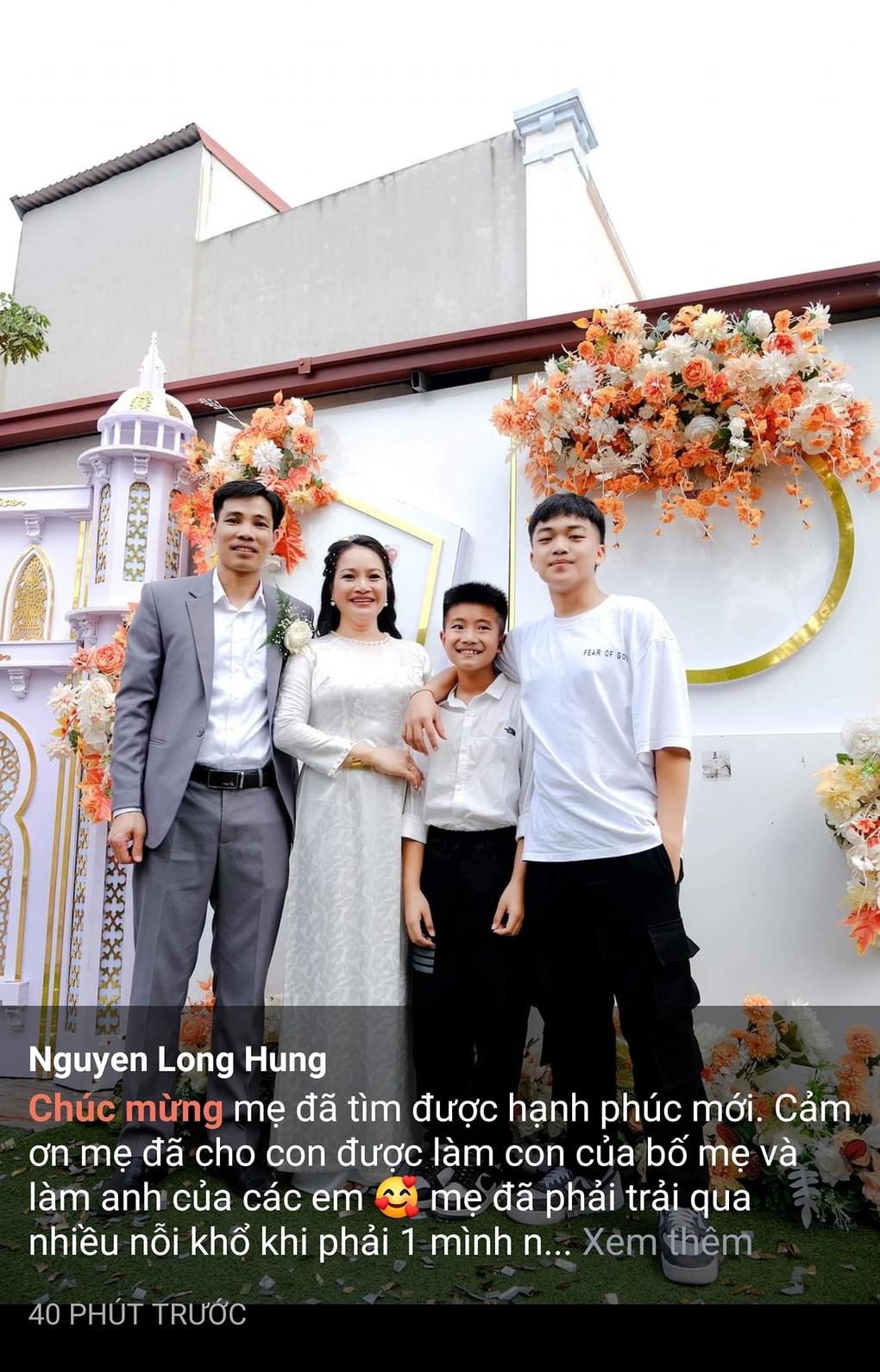 Chàng trai tự tay chụp ảnh mẹ lên xe hoa khiến nhiều người xúc động - 4 Chàng trai tự tay chụp ảnh mẹ lên xe hoa khiến nhiều người xúc động - 4