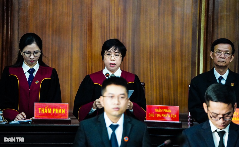 Toàn cảnh buổi đầu tiên xét xử ông Nguyễn Thành Tài và đồng phạm - 12 Toàn cảnh buổi đầu tiên xét xử ông Nguyễn Thành Tài và đồng phạm - 12
