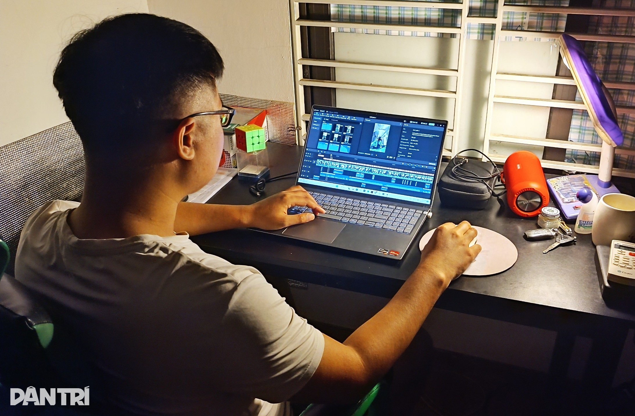 និយាយភាសាអង់គ្លេសដូចខ្យល់ អ្នករត់ម៉ូតូឌុប រកចំណូលនឹកស្មានមិនដល់ - ៣ Nói tiếng Anh như gió, chàng trai chạy xe ôm cho thu nhập bất ngờ - 3