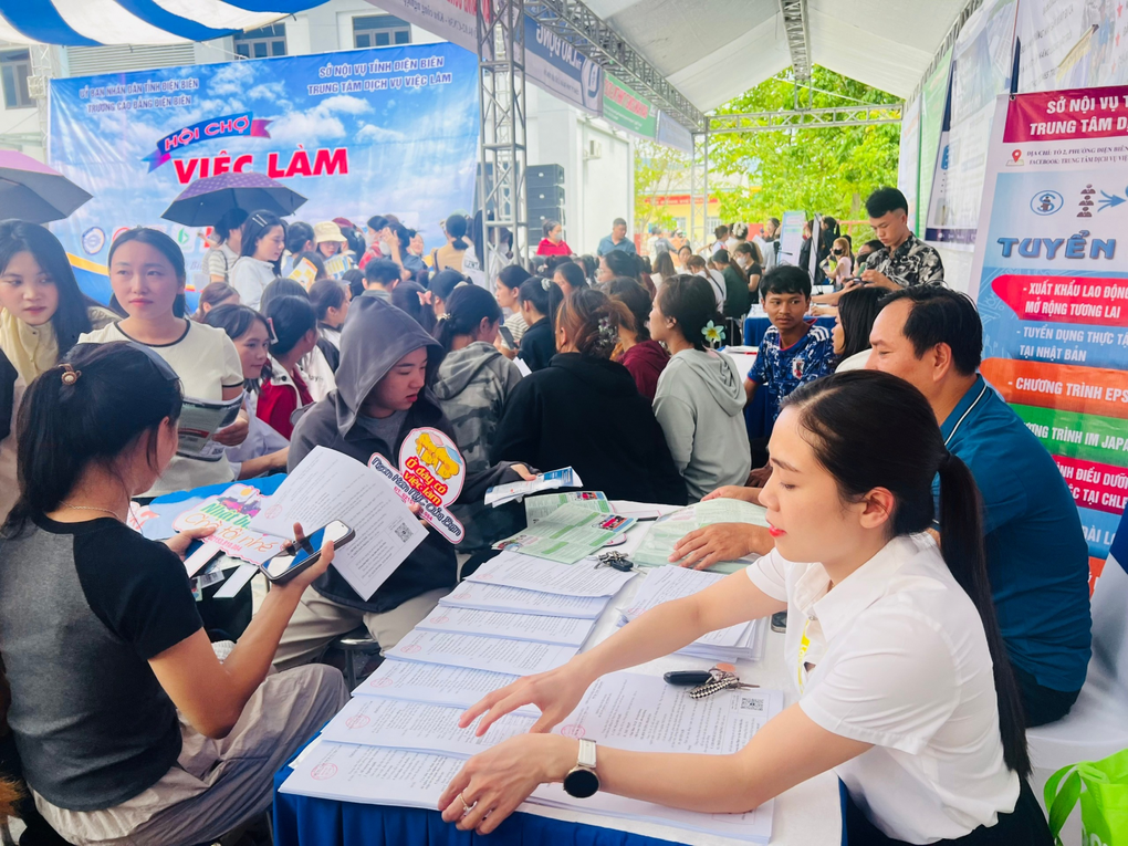 Điện Biên: Lao động thất nghiệp được tiếp cận hàng nghìn cơ hội việc làm - 2 Điện Biên: Lao động thất nghiệp được tiếp cận hàng nghìn cơ hội việc làm - 2