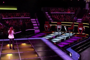 Christina Grimmie trình bày ca khúc "Wrecking Ball" ở phần thi Giấu mặt tại The Voice 2014
