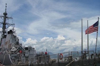 Cận cảnh tàu khu trục Hải quân Hoa Kỳ cập cảng Tiên Sa