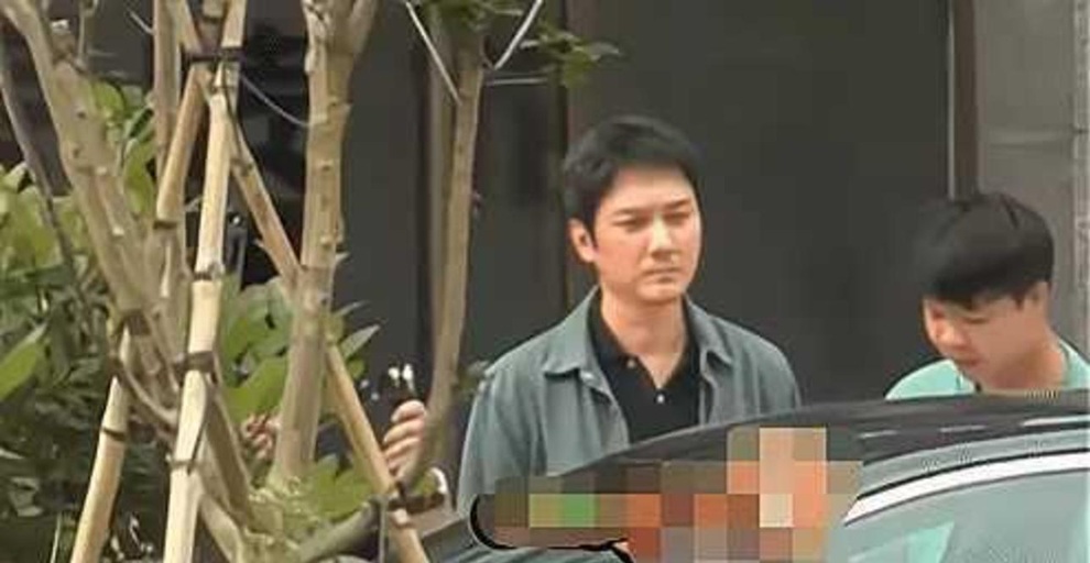 Hậu ly hôn: Triệu Lệ Dĩnh tươi như hoa, Phùng Thiệu Phong suy sụp - 3 Hậu ly hôn: Triệu Lệ Dĩnh tươi như hoa, Phùng Thiệu Phong suy sụp - 3
