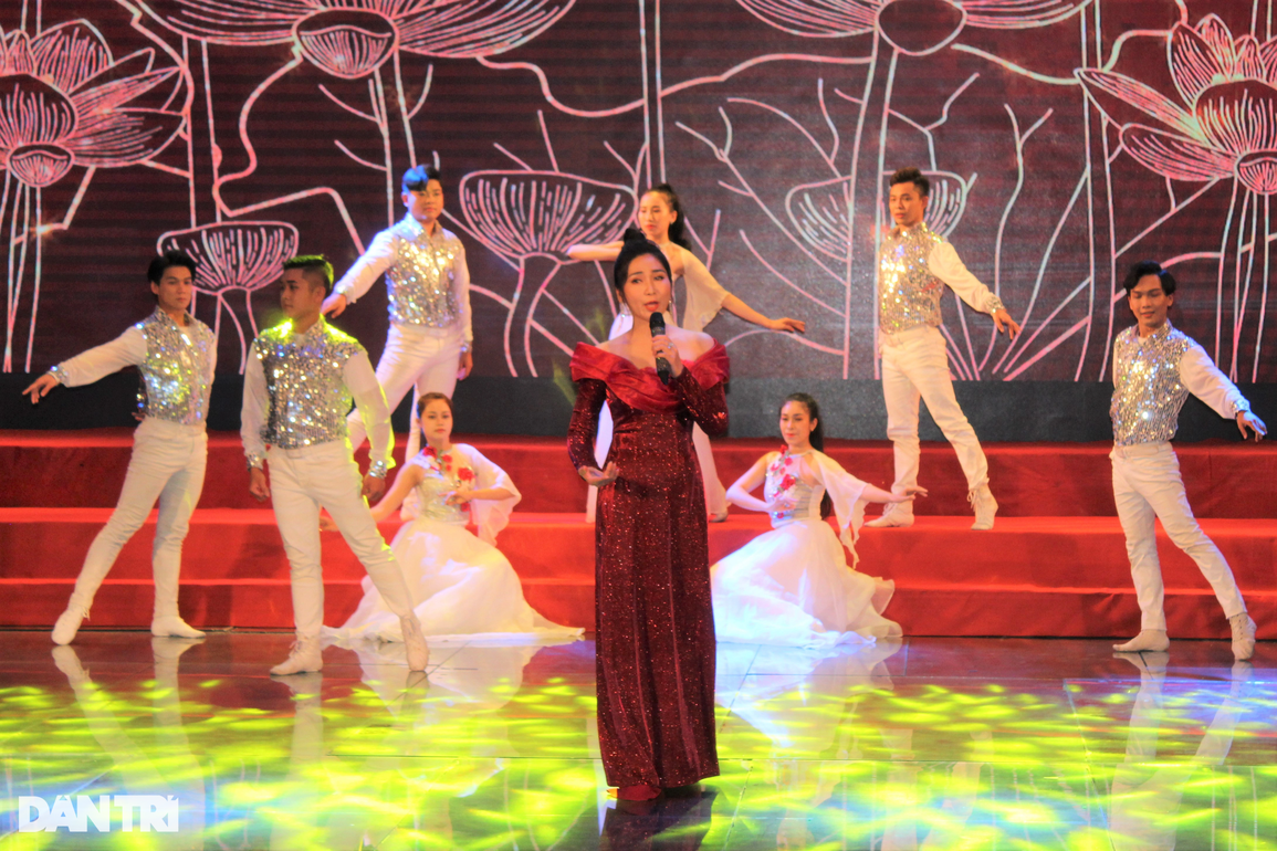 Bạc Liêu tuyên dương hoa hậu cải lương và vận động viên vàng SEA Games 31 - 2 Bạc Liêu tuyên dương hoa hậu cải lương và vận động viên vàng SEA Games 31 - 2