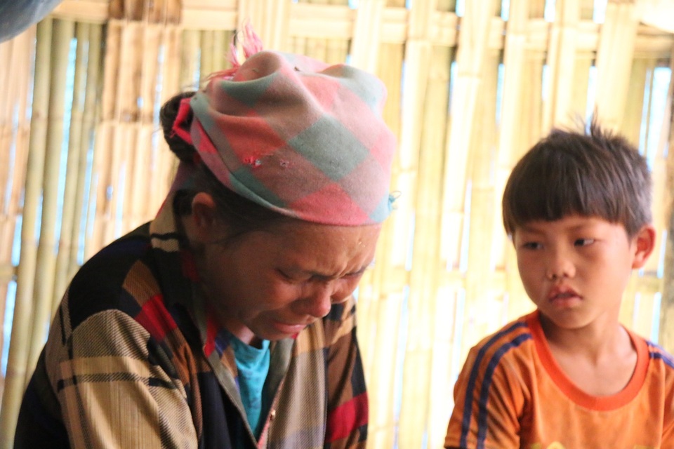 Tận mắt chứng kiến cảnh bà cháu ăn cơm trắng chan nước lã mà lòng đau nhói! - 4 Tận mắt chứng kiến cảnh bà cháu ăn cơm trắng chan nước lã mà lòng đau nhói! - 4