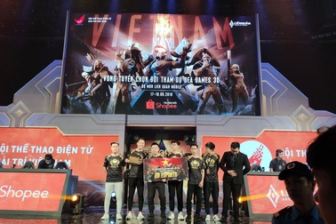 Đương kim vô địch thế giới Team Flash "gục ngã" trong trận chung kết Liên quân Mobile