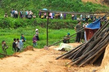 Hai vợ chồng ở Hòa Bình tử vong bất thường bên đường