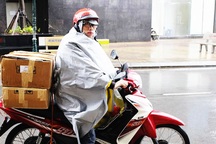 Sinh viên kiếm gần 20 triệu tháng cận Tết nhờ làm bưng bê