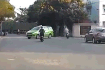 Tai nạn vì "mắt để sau lưng"