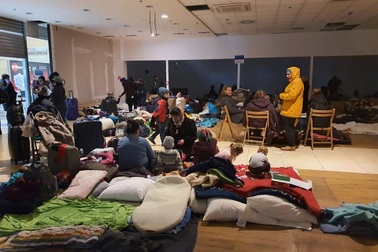 Người Việt nấu cháo chở ra biên giới, trắng đêm đón đồng hương từ Ukraine