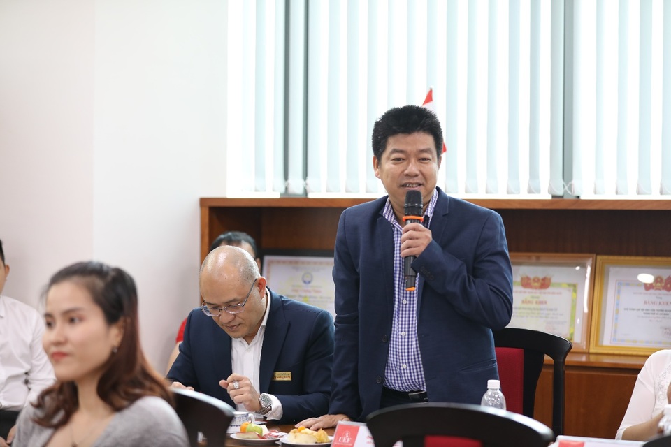 Học cùng doanh nhân, hình ảnh phổ biến trong giờ học thực tiễn của sinh viên UEF - 3 Học cùng doanh nhân, hình ảnh phổ biến trong giờ học thực tiễn của sinh viên UEF - 3