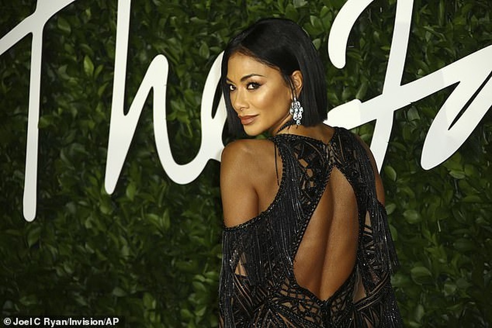 Nicole Scherzinger gợi cảm tái ngộ bồ trẻ - 3 Nicole Scherzinger gợi cảm tái ngộ bồ trẻ - 3