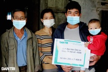 Bé trai 1 tuổi bị câm điếc được giúp đỡ gần 330 triệu đồng