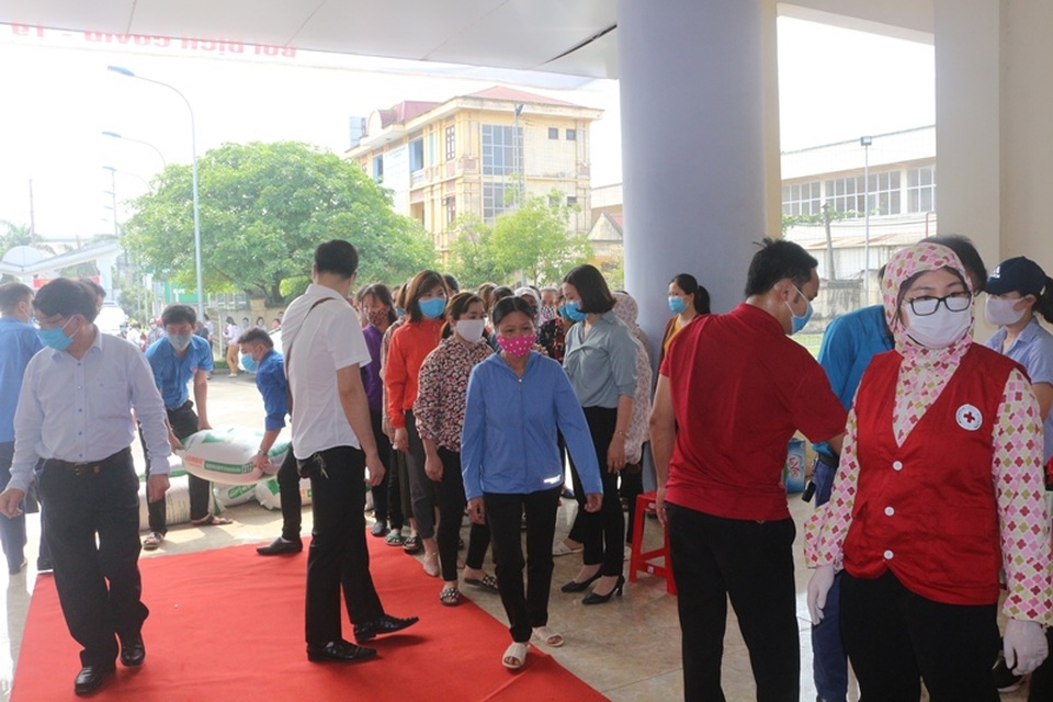 Khai trương cây ATM gạo đầu tiên ở Hà Nam hỗ trợ công nhân, người nghèo - 1 Khai trương cây ATM gạo đầu tiên ở Hà Nam hỗ trợ công nhân, người nghèo - 1