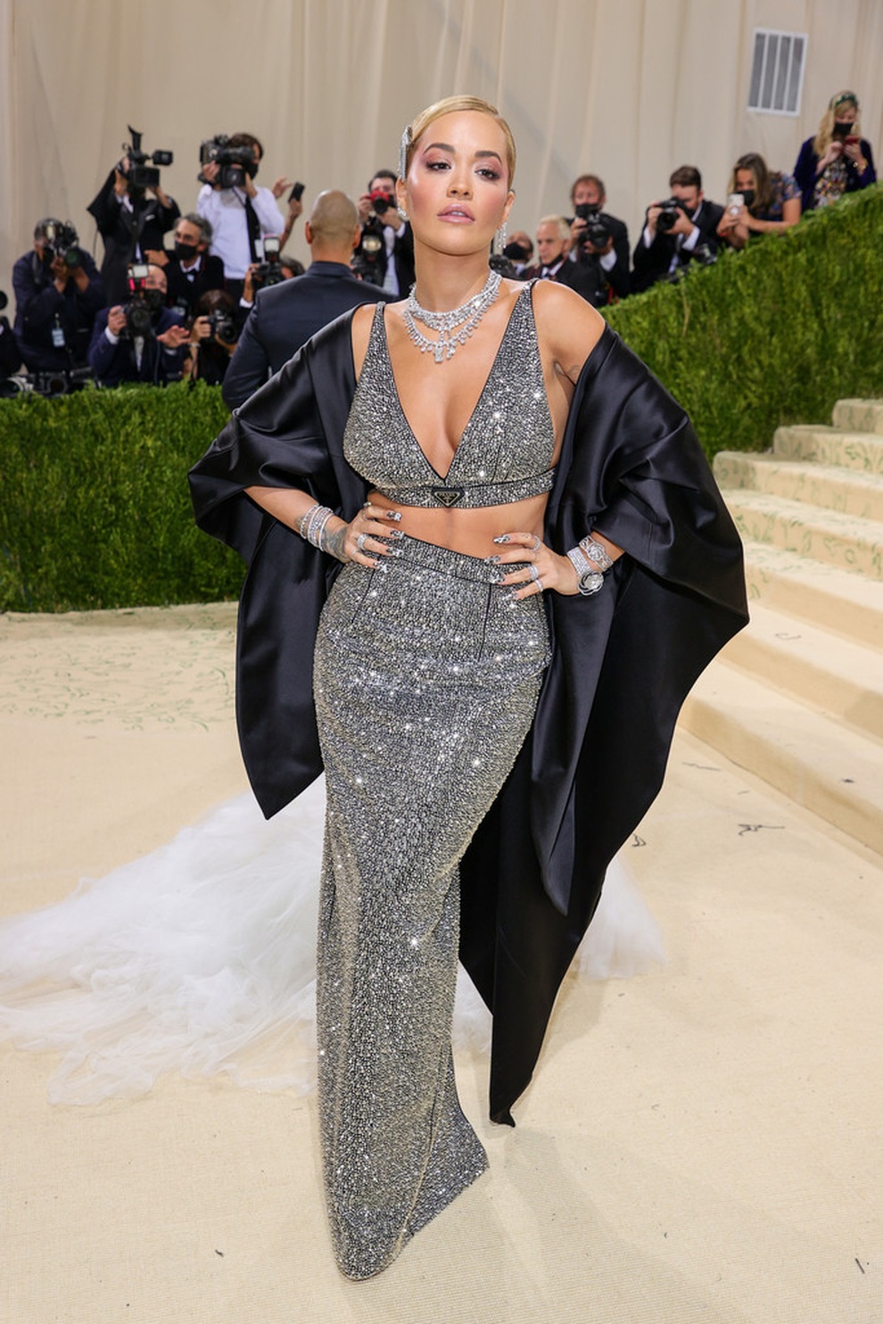 Choáng ngợp với loạt trang phục ấn tượng của mỹ nhân dự MET gala 2021 - 3 Choáng ngợp với loạt trang phục ấn tượng của mỹ nhân dự MET gala 2021 - 3