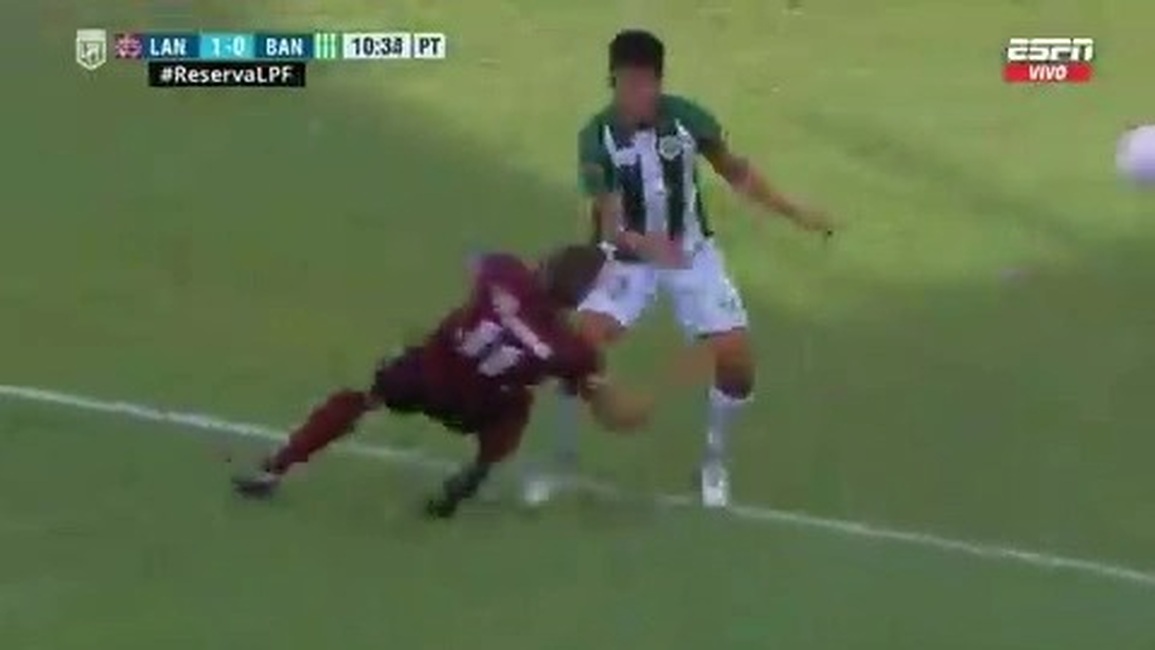 Trọng tài Argentina mắc sai lầm tai hại không kém gì ở V-League - 2 Trọng tài Argentina mắc sai lầm tai hại không kém gì ở V-League - 2
