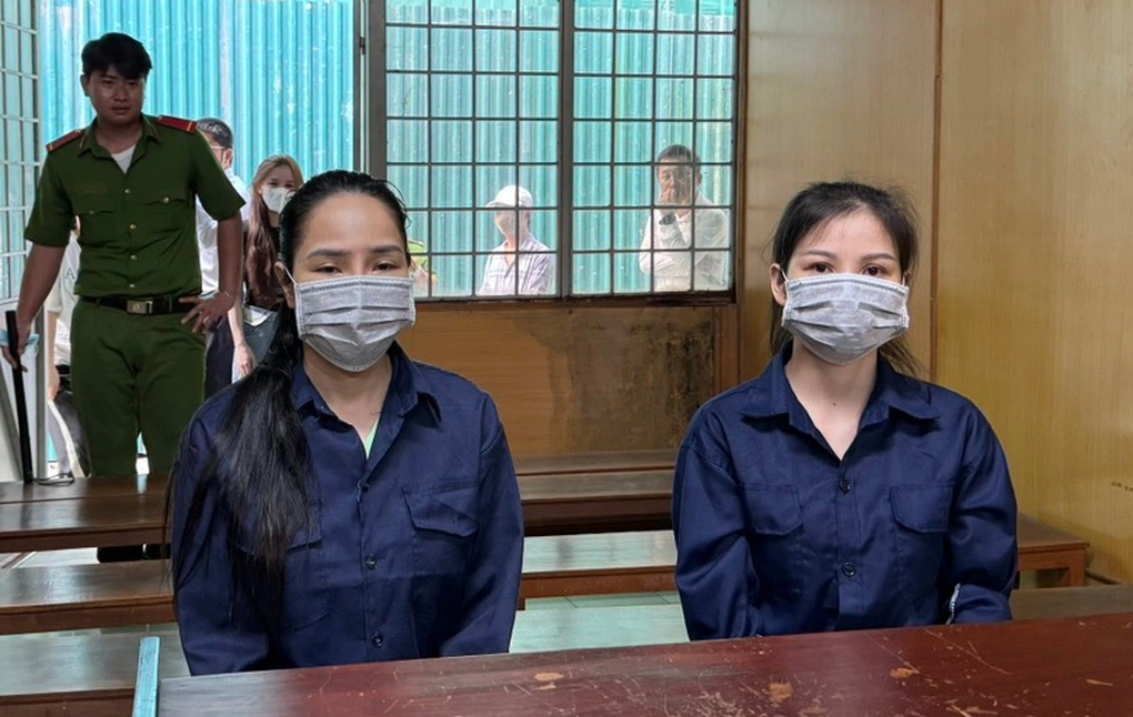 Quản lý nhà hàng đặt ký hiệu cho các tiếp viên bán dâm - 1 Quản lý nhà hàng đặt ký hiệu cho các tiếp viên bán dâm - 1