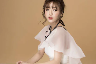 Lùm xùm chuyện ca sĩ Bích Phương bị nghi “hát nhép”