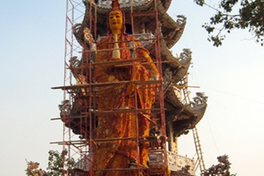 Tượng phật kỷ lục gắn từ 600.000 bông hoa bất tử