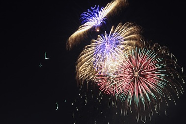 Bắn pháo hoa đầu đường hầm sông Sài Gòn mừng Quốc khánh