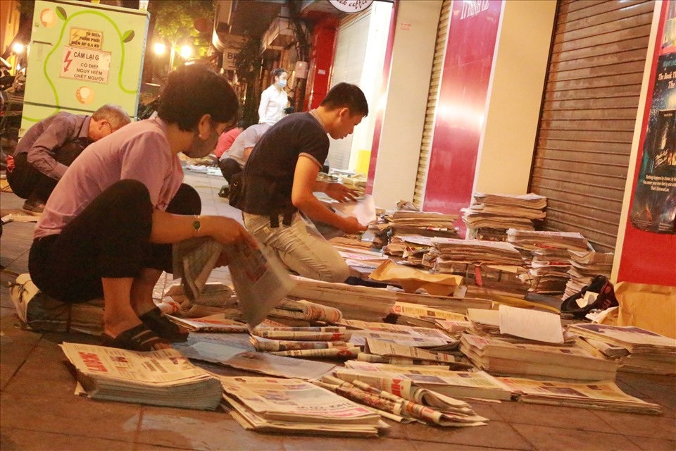 Việc hiếm: Phân loại báo mỗi sáng - 2