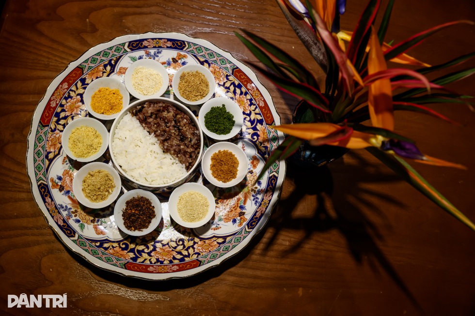 Cơm tiến vua ở khu nhà giàu TPHCM, mỗi ngày chỉ phục vụ 4 suất - 2