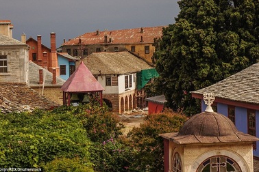 “Vùng đất thiêng” bí ẩn nghiêm cấm phụ nữ và trẻ em được bước vào