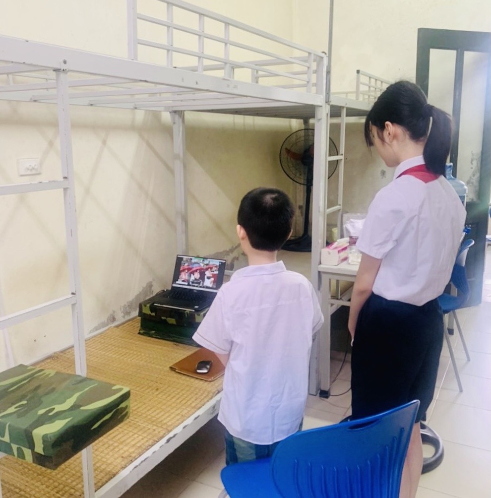 Học sinh giữa tâm dịch Thanh Xuân Trung chào đón năm học mới - 2 Học sinh giữa tâm dịch Thanh Xuân Trung chào đón năm học mới - 2