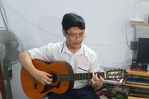 Chàng thủ khoa “kép” mê đàn ghi ta