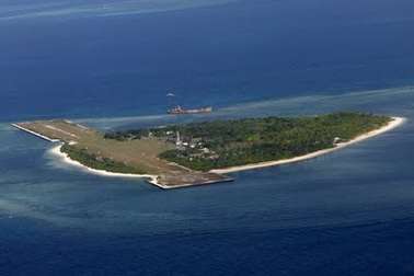 “Hàng chục tàu cá cùng 2 khu trục hạm Trung Quốc áp sát đảo Thị Tứ”
