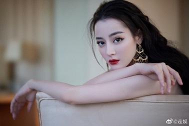 "Mỹ nhân Tân Cương" Địch Lệ Nhiệt Ba đẹp "không góc chết"
