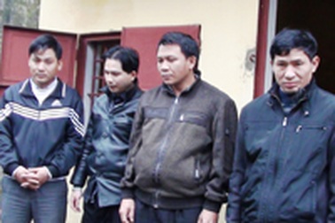 Bắt quả tang 3 cán bộ huyện sát phạt trên chiếu bạc